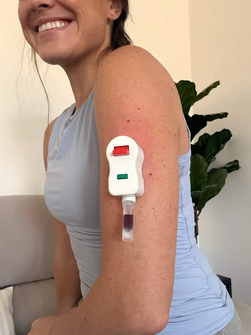 Woman wearing the SiPhox EasyDraw collection device on her upper arm